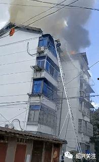 网友爆料小区火灾视频,网友现场视频记录惊险瞬间 第2张 网友爆料小区火灾视频,网友现场视频记录惊险瞬间 第2张